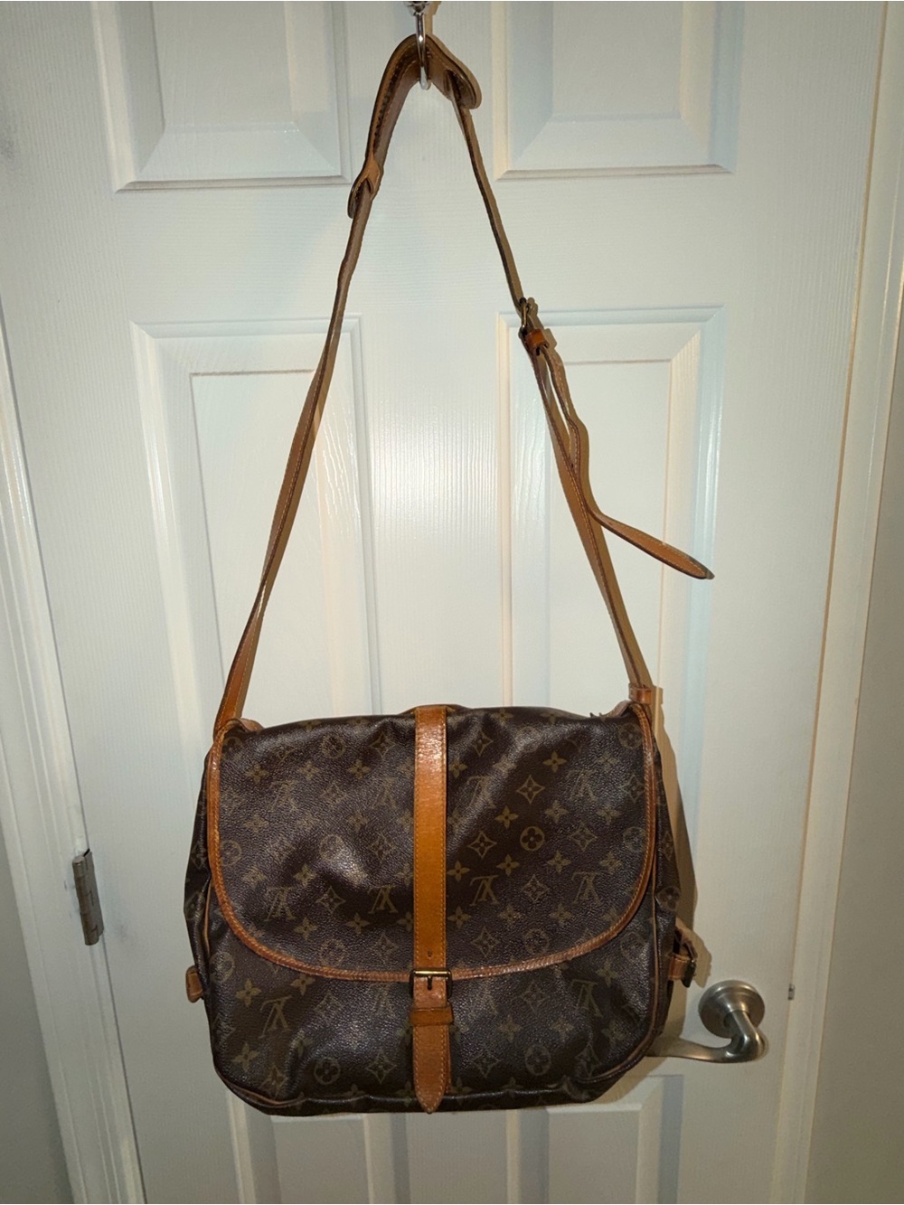 Vintage Louis Vuitton Monogram Saumur 35 crossbody messenger bag
